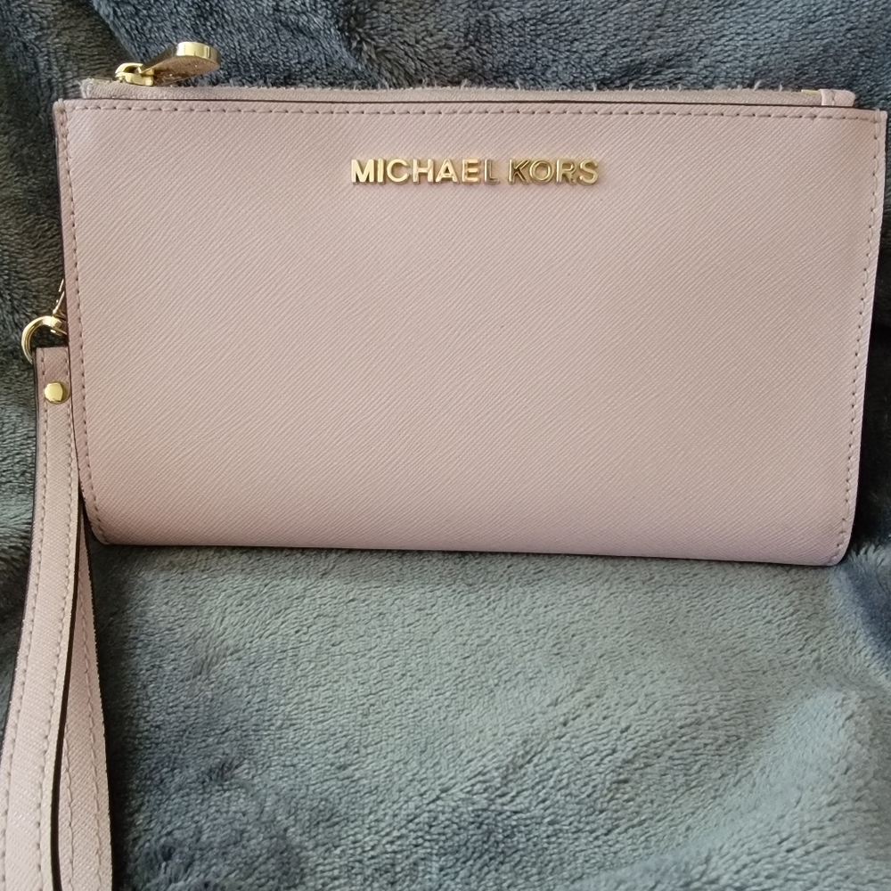 !Michael Kors double zip wallet/wristlet
